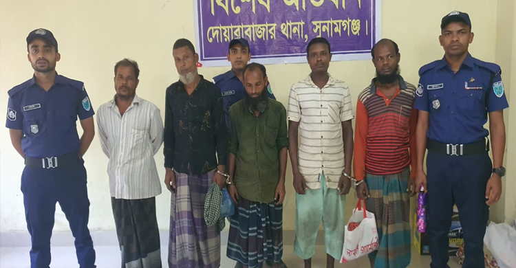দোয়ারাবাজারে বিপুল পরিমাণ ভারতীয় চিনিসহ ৪ জন আটক 